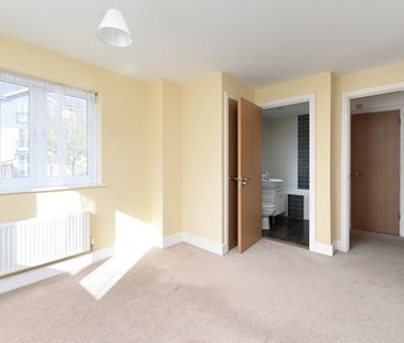 Bowes Road, Staines, Surrey, TW18 - Photo 2