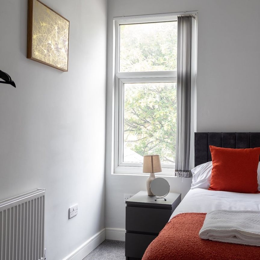 4 Bed Terraced House, Northfield Road, CV1 - Photo 1