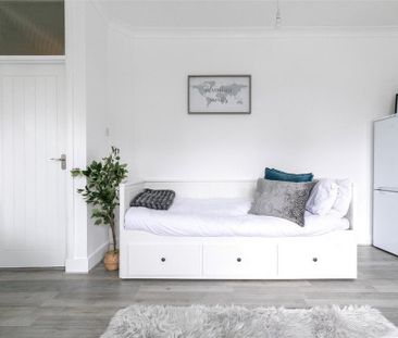 1 bedroom barn conversion to rent - Photo 1