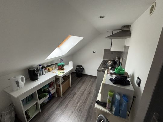 STUDIO MEUBLÉ AVEC MEZZANINE SITUÉ EN CENTRE-VILLE - Photo 1