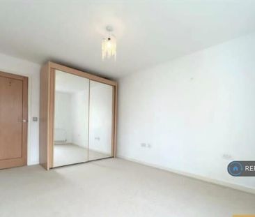 3 bedroom flat to rent - Photo 3