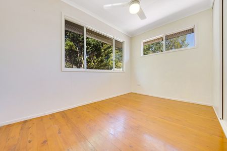 :: BREAK LEASE - NEAT AS A PIN, 3 BEDROOM FAMILY HOME - Photo 3