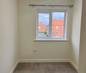 3 bedroom semi-detached house to rent - Photo 6