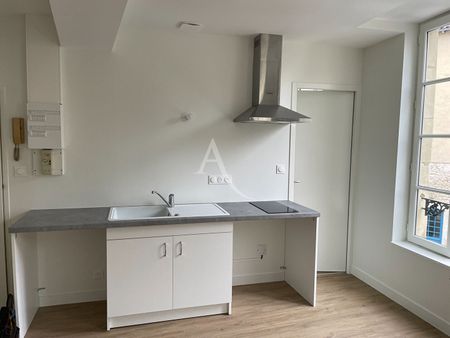 Location Appartement 1 pièce 28m² FONTENAY LE COMTE 85200 - Photo 3