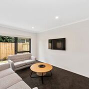 Lovely, fully furnished studio unit in walking distance to University and shops. - Photo 3