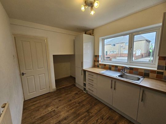 3 bedroom semi-detached house to rent - Photo 1