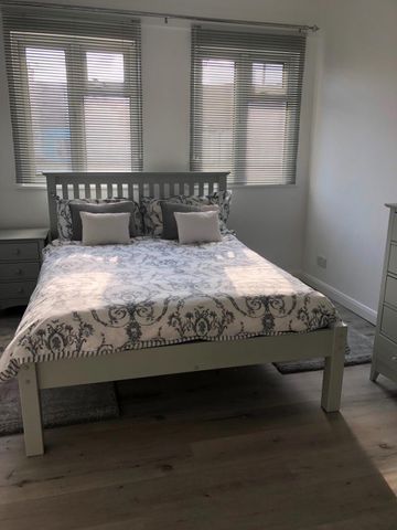 1 Bed Flat, Durnsford Road, SW19 - Photo 5