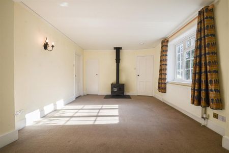 5 bedroom detached house to rent - Photo 3