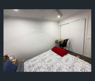 Low-Maintenance 3 Bedroom Home with Open-Plan Living & Double Garage - Photo 3