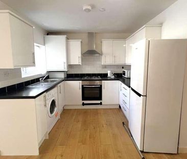 Woking, Surrey, GU21 - Photo 4