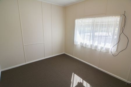 SPACIOUS 2 BEDROOM HOME - Photo 3
