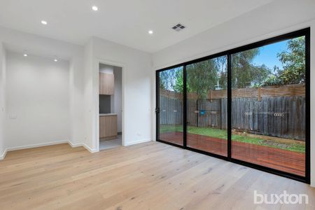 AS NEW & BRILLIANTLY ACCOMMODATING! - Photo 4