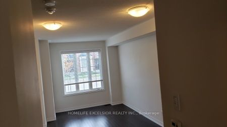 Townhouse For Lease | N8137346 - Photo 2