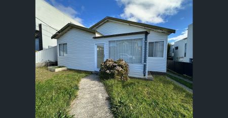 Freestanding 4 Bedroom Home - Photo 5