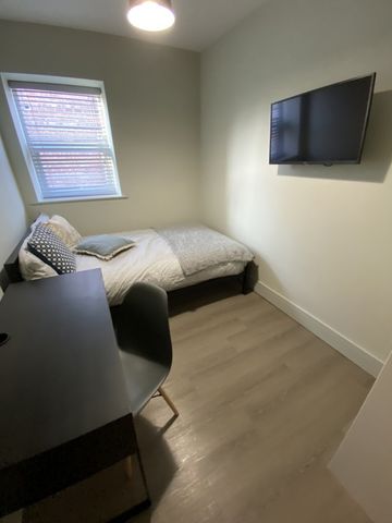 4 bed Apartment for Rent - Photo 4