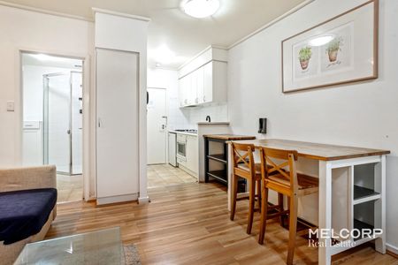 STUDIO GEM IN THE HEART OF LYGON STREET - FURNISHED - Photo 3