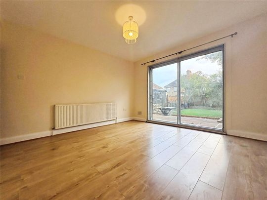 Wellington Avenue, Hounslow, TW3 3SY - Photo 1