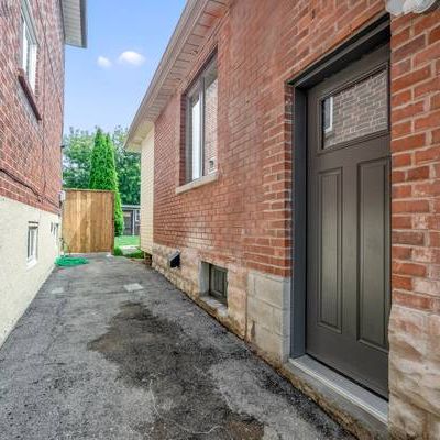 Beautiful Basement Suite in Newly Renovated Bungalow - Photo 3