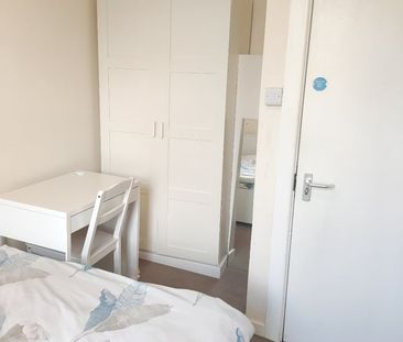 Room in a Shared House, Park Street, BS1 - Photo 1