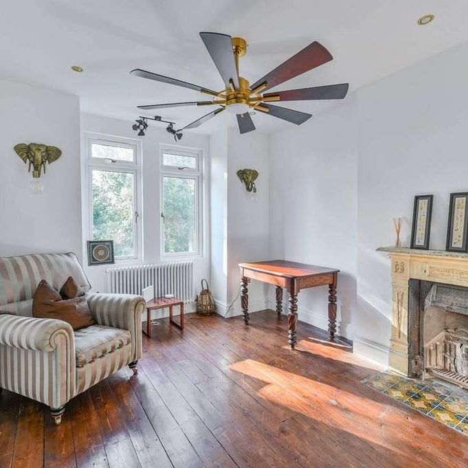 5 bedroom end of terrace house to rent - Photo 1