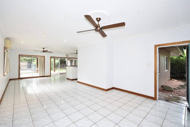 Large Fully Tiled Home - Pool - Leafy Setting - Photo 1