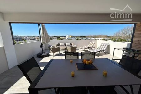 Superbe Appartement T3 Duplex avec petite vue mer et grande terrasse - Photo 3