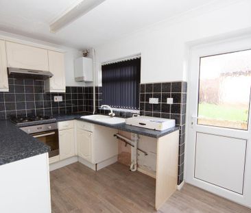 2 bedroom semi-detached house to rent - Photo 6