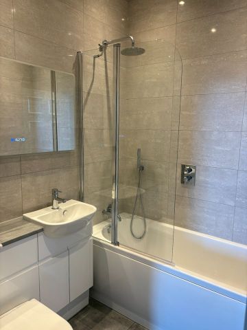 2 Bed Flat, Royal York Crescent, BS8 - Photo 3