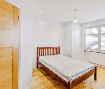 3 Bed Flat, Gladstone Pk Gdns, NW2 - Photo 5