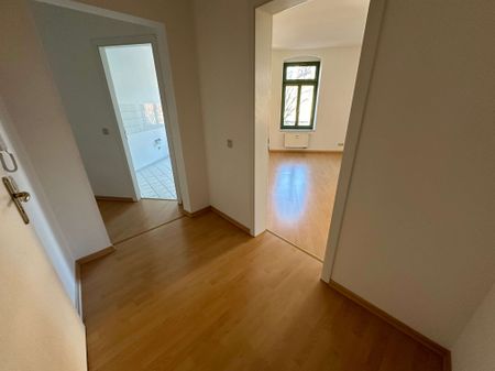 Geräumige 2-Zi.-Whg. im 2. OG mit Laminat / Bad mit Fenster + WG-gerecht - Foto 4