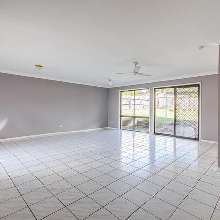 Comfortable Family Home in a Quiet Cul-de-Sac - Photo 2