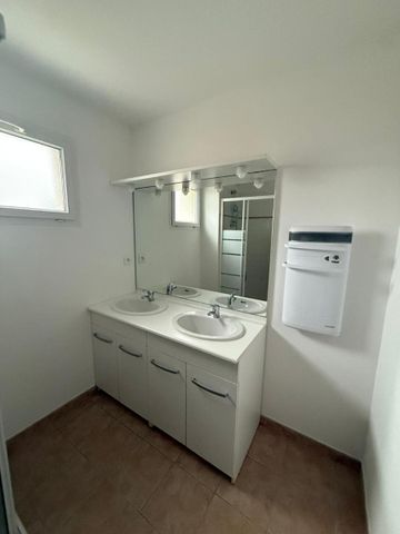 Location Appartement 3 pièces 59m² LEZIGNAN CORBIERES 11200 - Photo 4
