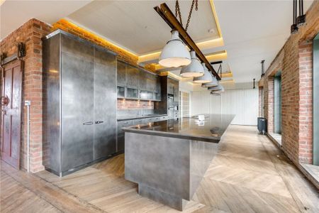 4 bedroom flat to rent - Photo 4