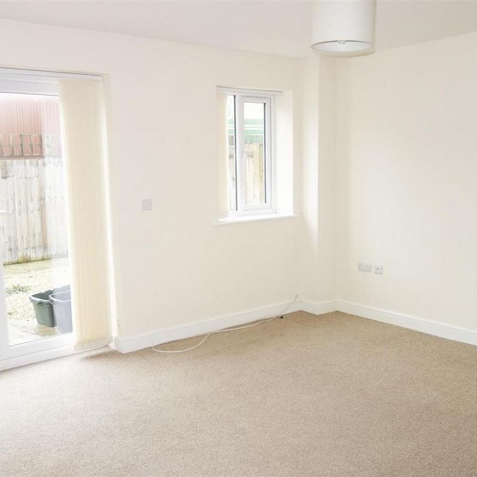 2 bedroom end of terrace house to rent - Photo 1