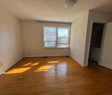 For Lease - 64 Farningham Crescent Unit# Main, Toronto, Ontario - Photo 4