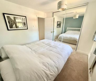 2 bedroom mews to rent - Photo 4