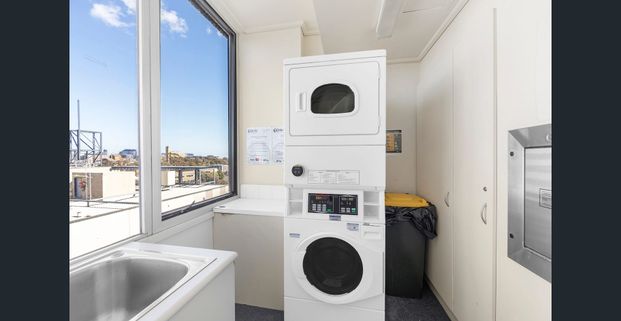 Spacious fully furnished 2 bedroom apartment - Photo 1