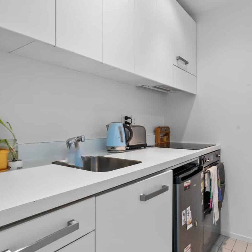 Apartment with Spa, Gym, and Parking! - Photo 1