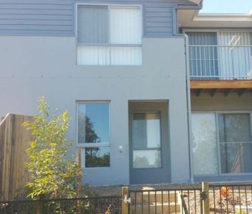 Don’t Let This one Get Away! Modern Town House In A Prime Location!! - Photo 6