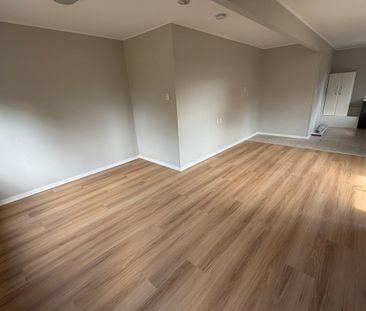 Studio Style Living! - Photo 6