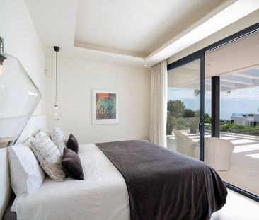 Luxury 6 bedroom Detached House for rent in Marbella, Spain - Photo 5