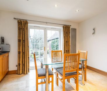 4 bed semi-detached house to rent in Station Road, Dorridge, Solihull - Photo 4