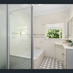 Charming 3-Bedroom Home in Prime Hawthorne Location - $750/week - Photo 3