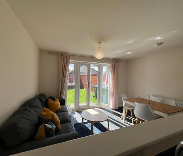 4 bedroom semi-detached house to rent - Photo 2