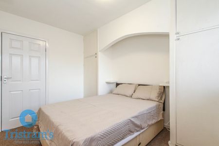 3 bed Flat for Rent - Photo 3