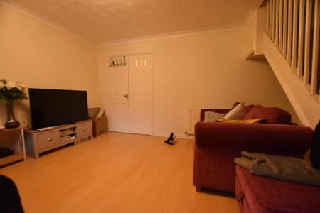 3 bedroom end of terrace house to rent - Photo 2