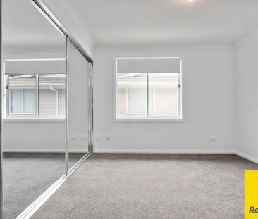 THREE BEDROOM TOWNHOUSE - Photo 2