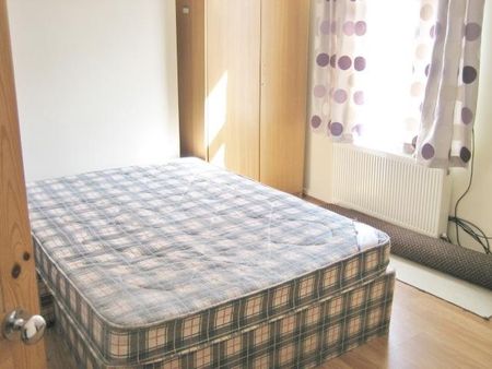 Room in a Shared House, Edilom Rd, M8 - Photo 4
