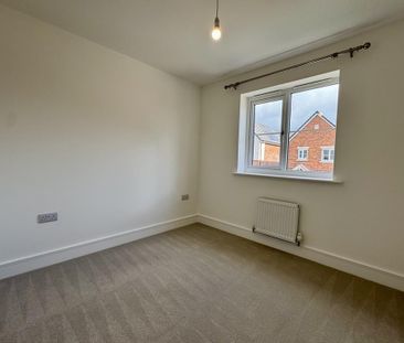 4 bedroom semi-detached house to rent - Photo 6