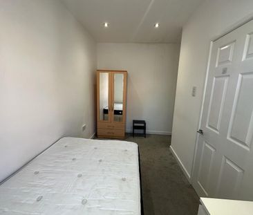 6 bedroom terraced house to rent - Photo 5